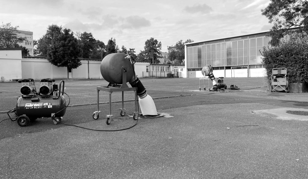 Machine professionnelle de chemisage en fonctionnement, équipement industriel de pointe pour réhabilitation des canalisations - Photo de notre partenaire Gery Corporation