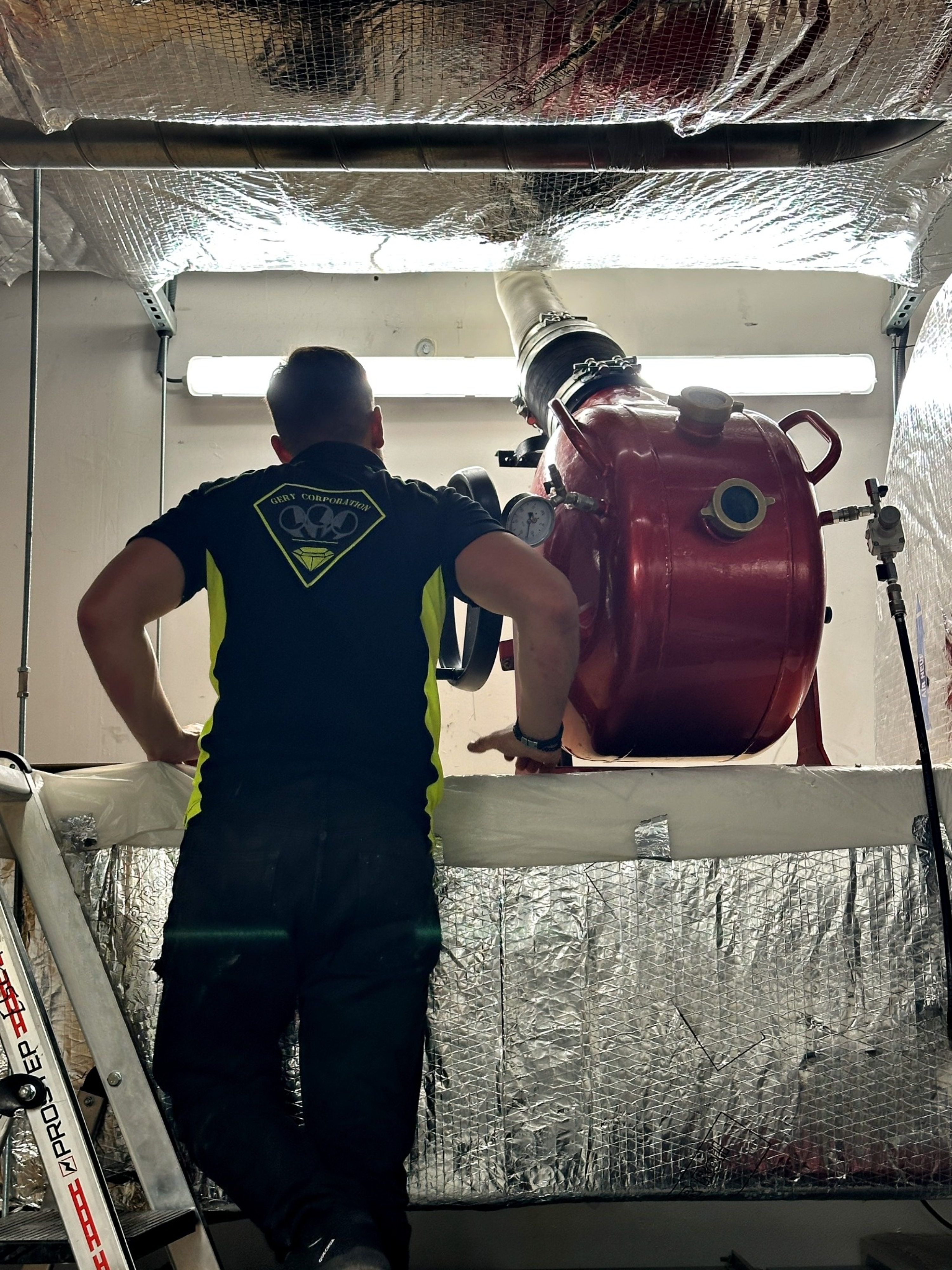 Équipement professionnel de chemisage Gery Corporation, matériel spécialisé de haute technologie - Photo de notre partenaire Gery Corporation